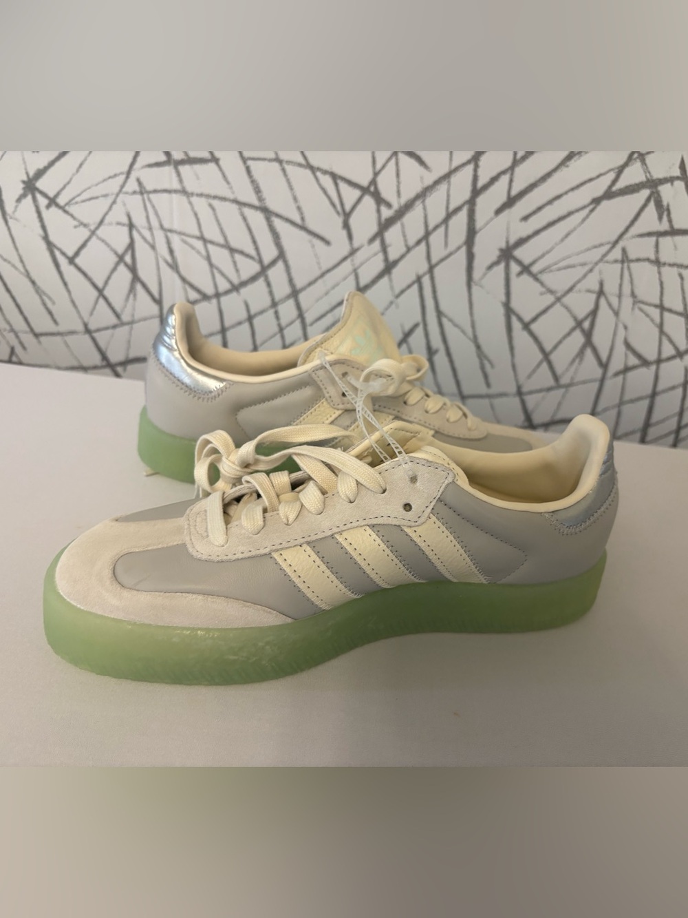 Adidas Samba shoes in the "Grey One/Crew White/Clear Mint" - Picture 11 of 14